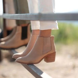 Nisolo Heeled Chelsea Boot